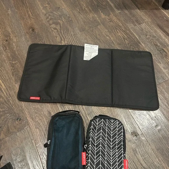 Skip Hop Quilted Black Diaper Bag with Changing Pad - Picture 8 of 14